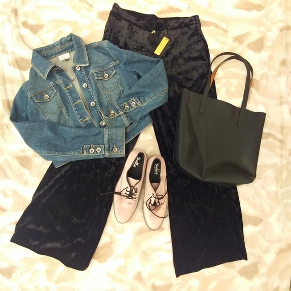 What's Black and Blue - Picture 1 of 2